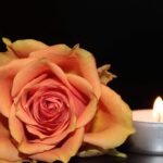 Trauer am Arbeitsplatz: wenn Kollege trauert: Bild mit Rose und Kerze